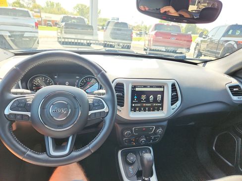 Used 2021 Jeep Compass Latitude AWD/4WD image 19