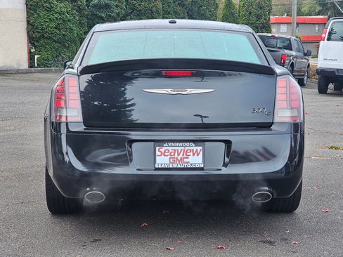 Used 2014 Chrysler 300 C image 6