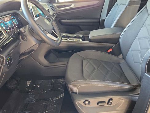 Used 2024 Volkswagen Atlas Cross Sport SE image 17