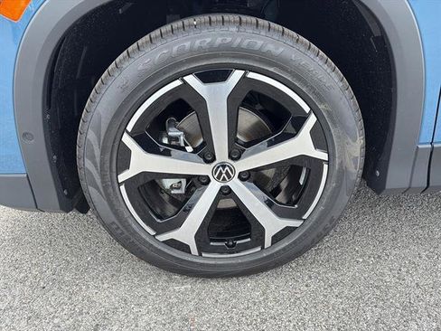 New 2026 Volkswagen Tiguan SE FWD image 9