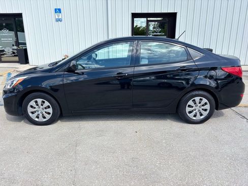 Used 2017 Hyundai Accent SE image 2