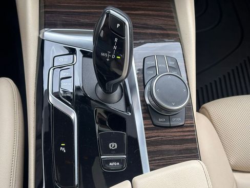 Used 2022 BMW 530i w/ Premium Package image 37