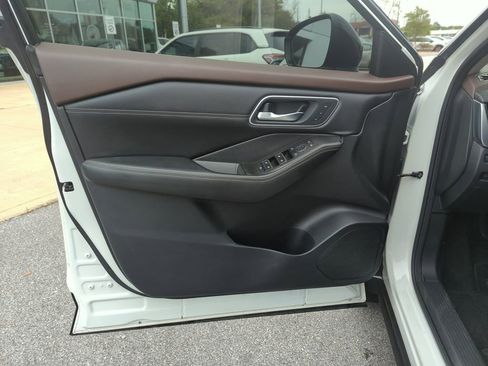 Used 2022 Nissan Rogue Platinum w/ Head-Up Display Package image 18