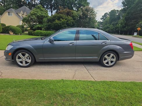 Used 2011 Mercedes-Benz S 550 4MATIC w/ Premium 2 Pkg image 2