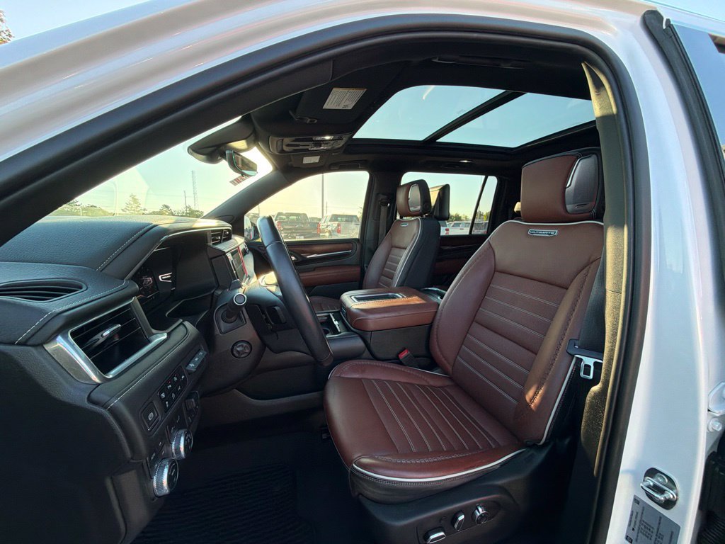 Used 2023 GMC Yukon XL Denali Ultimate AWD/4WD image 25