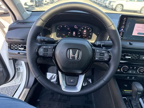 Used 2025 Honda Accord Touring image 3
