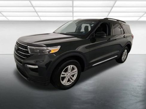 Used 2023 Ford Explorer XLT w/ Equipment Group 202A image 3