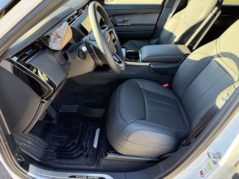 New 2025 Land Rover Range Rover Sport SE image 9