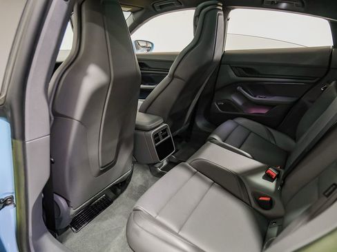 Used 2022 Porsche Taycan 4S image 36