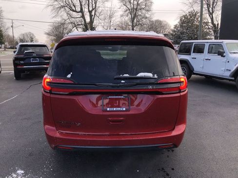 New 2026 Chrysler Pacifica Select w/ S Appearance Package FWD image 19