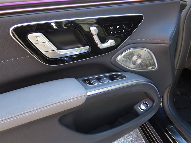 Used 2023 Mercedes-Benz EQS 580 4MATIC Sedan w/ Exclusive Trim Package image 8