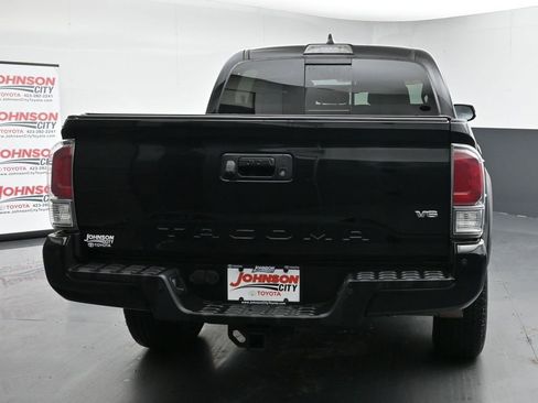 Used 2021 Toyota Tacoma TRD Off-Road image 8