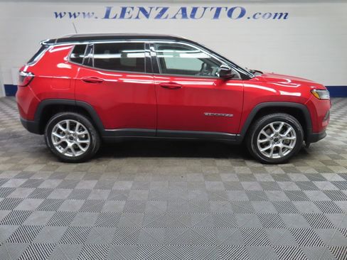 Used 2025 Jeep Compass Limited AWD/4WD image 2