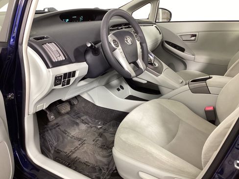 Used 2013 Toyota Prius Four image 31