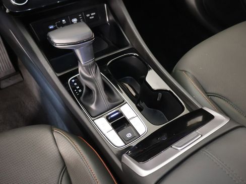 Certified 2025 Hyundai Santa Cruz Limited image 8