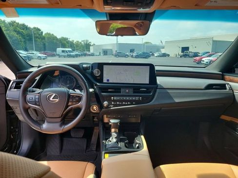 Used 2024 Lexus ES 250 w/ Premium Package AWD/4WD image 21