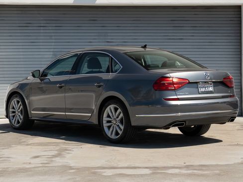 Used 2016 Volkswagen Passat 3.6 SEL Premium FWD image 9