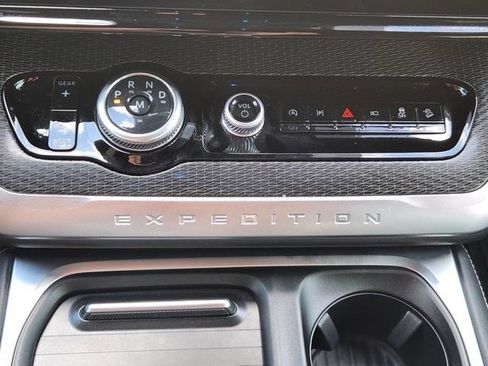Used 2025 Ford Expedition Max Platinum w/ Stealth Appearance Package AWD/4WD image 17