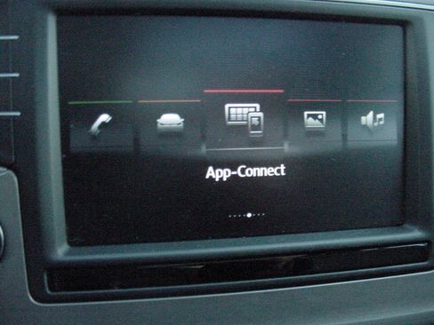 Used 2016 Volkswagen Golf Limited Edition image 20