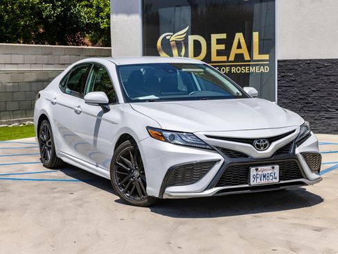 Used 2023 Toyota Camry XSE FWD image 2