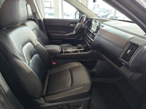Used 2025 Nissan Pathfinder SL w/ SL Premium Package image 47