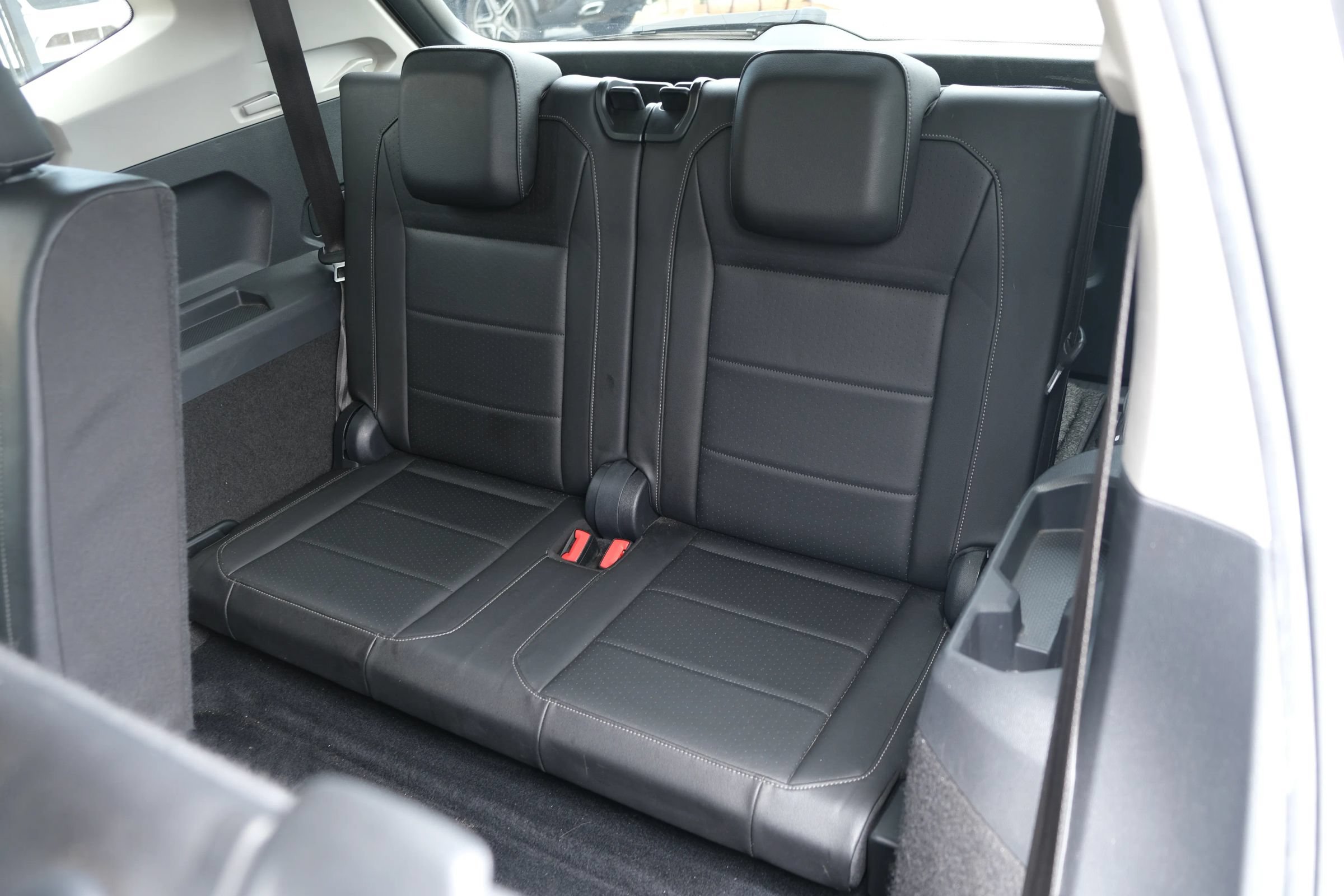 Used 2018 Volkswagen Tiguan SE w/ Panoramic Sunroof Package AWD/4WD image 15