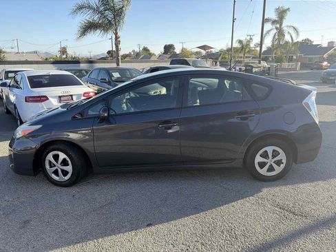 Used 2013 Toyota Prius Two FWD image 2