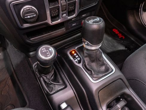Used 2019 Jeep Wrangler Unlimited Sport AWD/4WD image 21