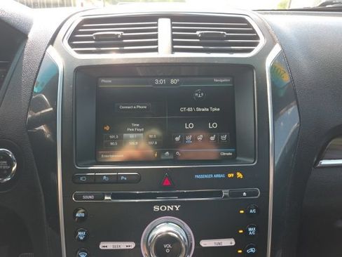 Used 2016 Ford Explorer Limited w/ Equipment Group 303A AWD/4WD image 33