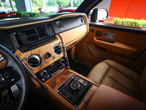 Used 2022 Rolls-Royce Cullinan AWD/4WD image 29