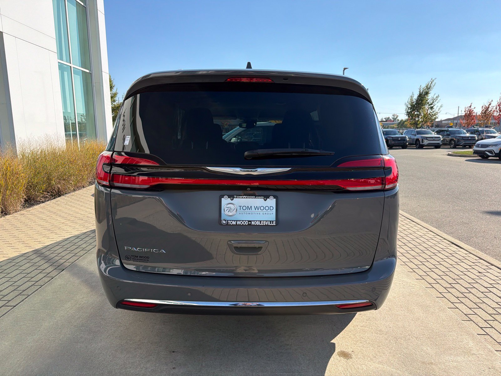 Used 2021 Chrysler Pacifica Touring w/ Cold Weather Group FWD image 10