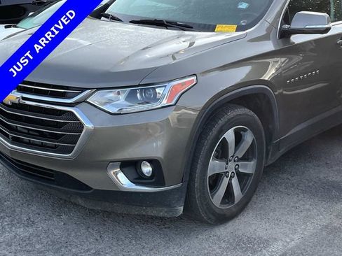 Used 2020 Chevrolet Traverse LT w/ LT Premium Package AWD/4WD image 8