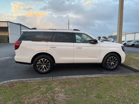 Used 2025 Ford Expedition Platinum image 5