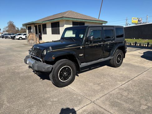 Used 2012 Jeep Wrangler Unlimited Sahara w/ Connectivity Group image 2