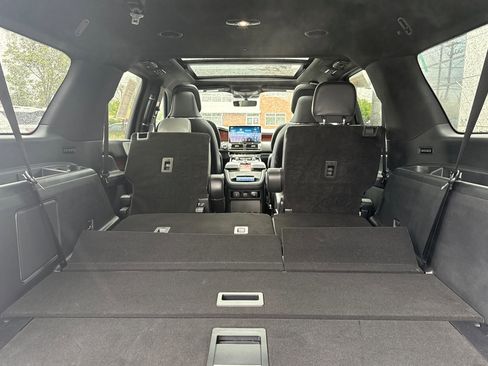Certified 2024 Lincoln Navigator L Reserve AWD/4WD image 16