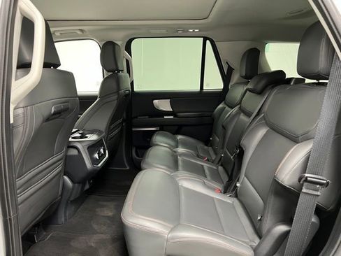 Used 2025 Ford Expedition Active AWD/4WD image 45