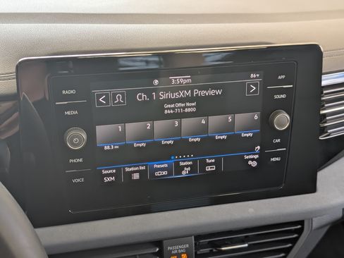Used 2025 Volkswagen Jetta SE w/ Sunroof Package FWD image 29