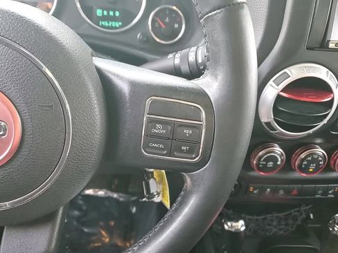 Used 2015 Jeep Wrangler Unlimited Sahara w/ Connectivity Group image 17