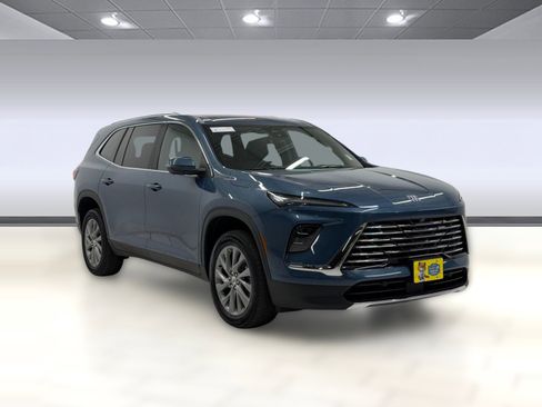 Used 2025 Buick Enclave Preferred AWD/4WD image 6