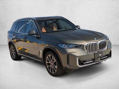 Used 2026 BMW X5 xDrive40i w/ Premium Package AWD/4WD image 3