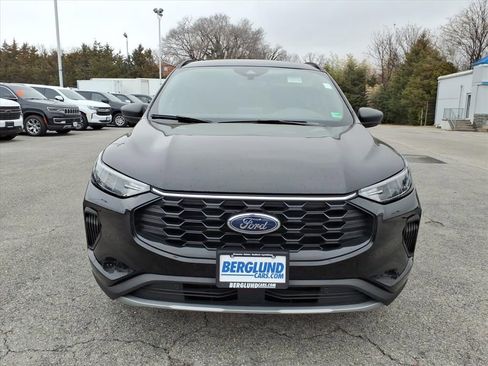 Used 2025 Ford Escape ST-Line image 9