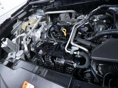 Used 2024 Mitsubishi Outlander SE image 8