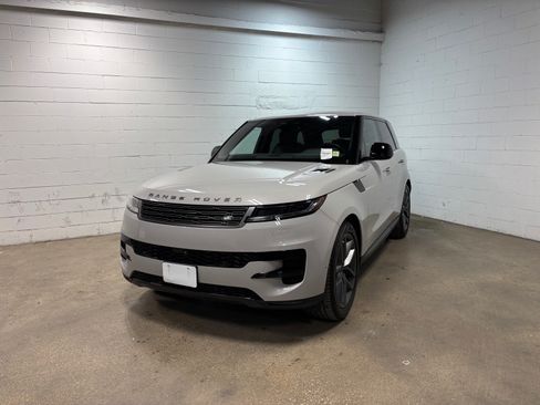 Used 2026 Land Rover Range Rover Sport SE AWD/4WD image 2