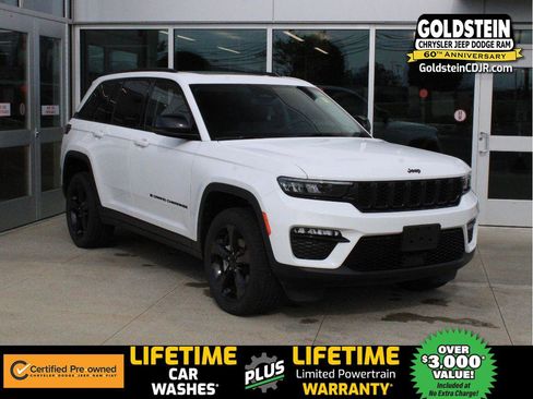 Used 2023 Jeep Grand Cherokee Limited w/ Black Appearance Package AWD/4WD image 1