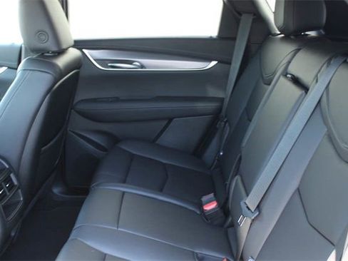 New 2025 Cadillac XT5 Luxury image 13