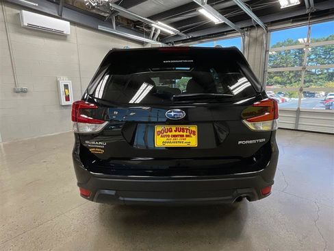 Used 2024 Subaru Forester Premium AWD/4WD image 4