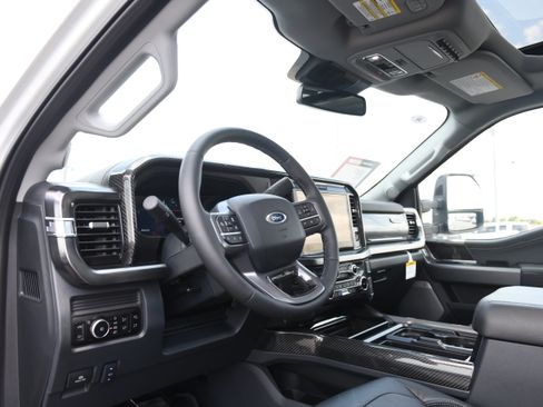 New 2026 Ford F250 Lariat w/ Black Appearance Package AWD/4WD image 17