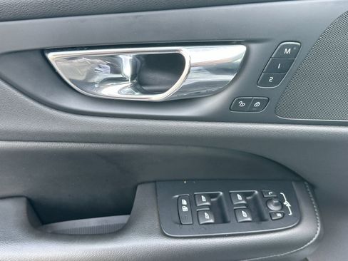 Used 2020 Volvo S60 T5 Momentum w/ Premium Package image 11