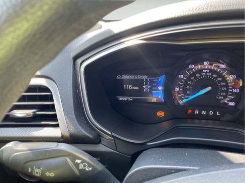Used 2020 Ford Fusion SE FWD image 3