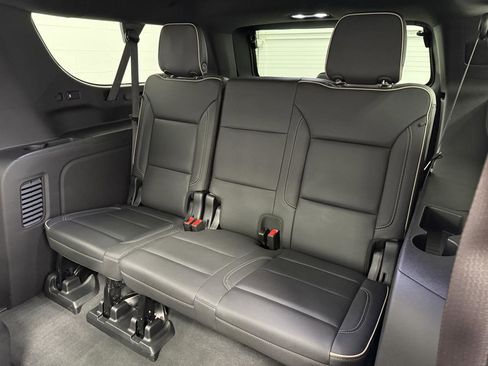 Used 2023 GMC Yukon XL SLT image 16